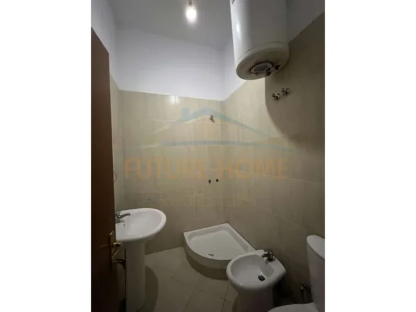 Tirane, shitet apartament 2+1+Ballkon Kati 7, 117 m² 280.000 € (Qender)