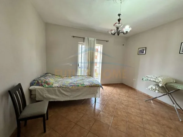 Tirane, jepet me qera apartament 2+1+Ballkon Kati 2, 180 m² 450 € (Unaza e Re)