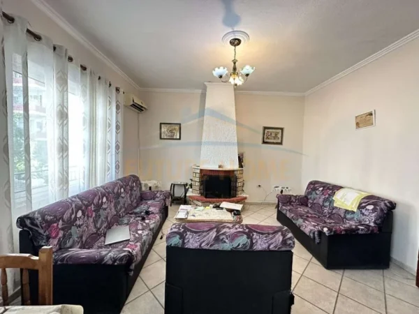 Tirane, jepet me qera apartament 2+1+Ballkon Kati 2, 180 m² 450 € (Unaza e Re)