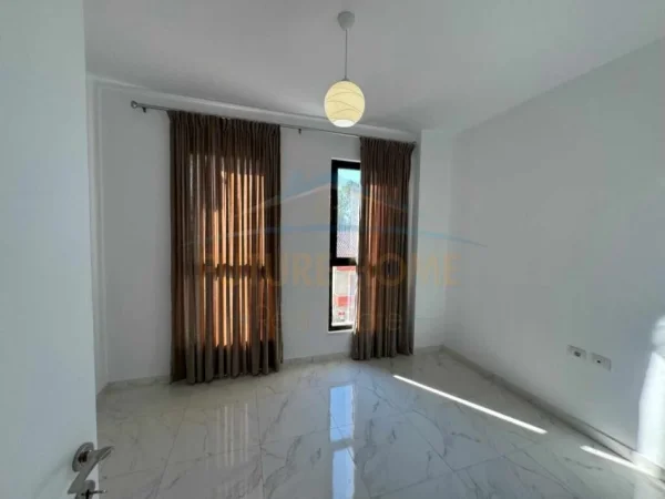 Tirane, jepet me qera apartament 2+1 Kati 2, 100 m² 500 € (Dogana)