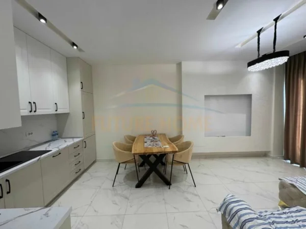 Tirane, jepet me qera apartament 2+1 Kati 2, 100 m² 500 € (Dogana)