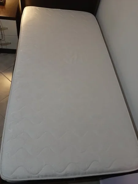 Tirane, shes dyshek tek, 60 €