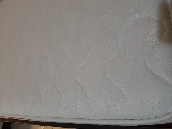 Tirane, shes dyshek tek, 60 €