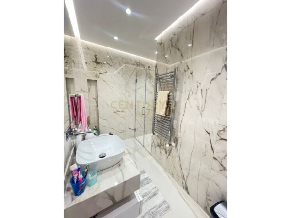Tirane, shes apartament 3+1+2+ 2 POSTE PARKINGU , 164 m² 450.000 € (Kodra e Diellit)