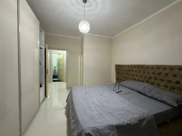 Tirane, jepet me qera apartament 2+1+Ballkon Kati 8, 85 m² 500 € (Astir)