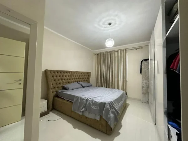 Tirane, jepet me qera apartament 2+1+Ballkon Kati 8, 85 m² 500 € (Astir)