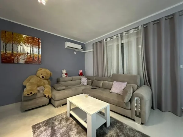 Tirane, jepet me qera apartament 2+1+Ballkon Kati 8, 85 m² 500 € (Astir)