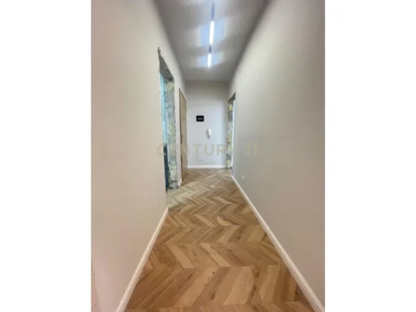 Tirane, shitet apartament 1+1 Kati 4, 72 m² 120.000 € (kodra e diellit)