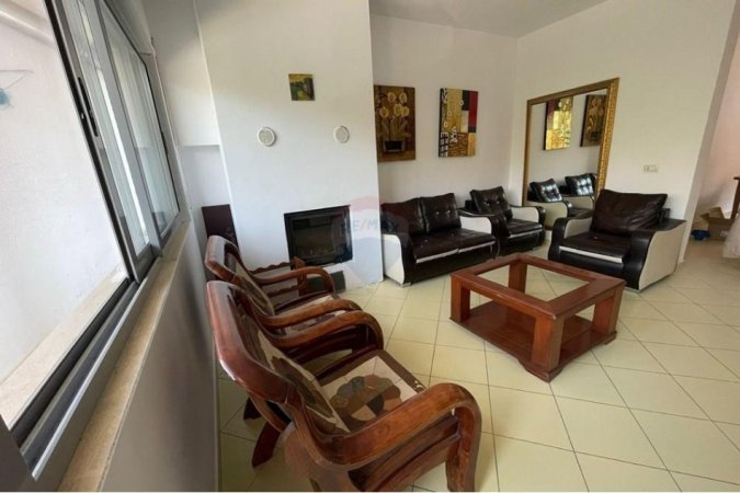 Tirane, jepet me qera apartament 2+1 Kati 1, 97 m² 400 € (Kopshti Botanik Xhamia)