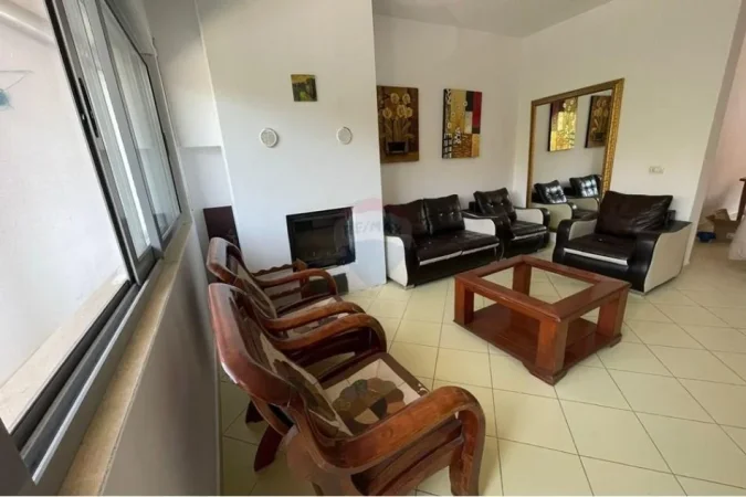 Tirane, jepet me qera apartament 2+1 Kati 1, 97 m² 400 € (Kopshti Botanik Xhamia)