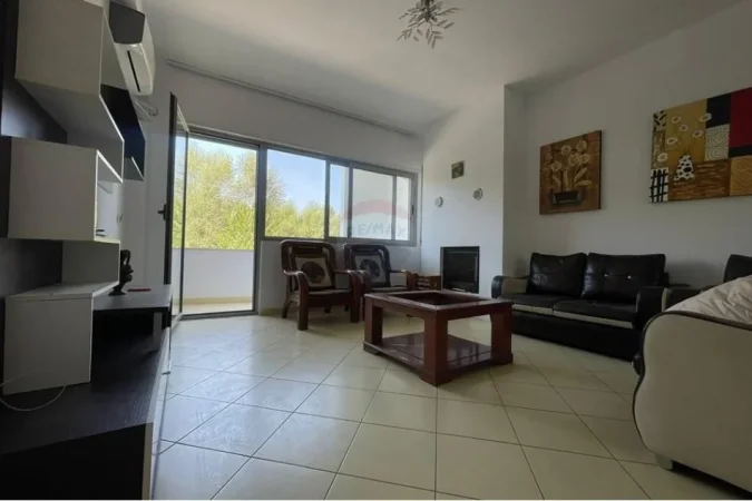 Tirane, jepet me qera apartament 2+1 Kati 1, 97 m² 400 € (Kopshti Botanik Xhamia)