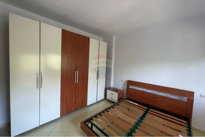 Tirane, jepet me qera apartament 2+1 Kati 1, 97 m² 400 € (Kopshti Botanik Xhamia)