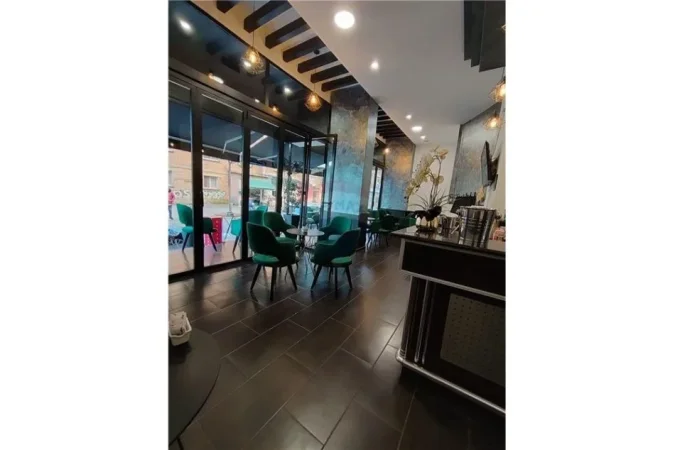 Tirane, jepet me qera lokal Kati 0, 186 m² 1.300 € (QIRA BAR-KAFE SIRI KODRA!)