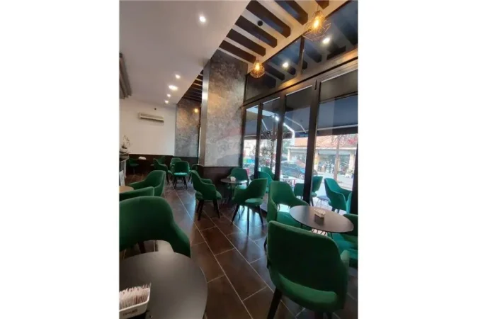 Tirane, jepet me qera lokal Kati 0, 186 m² 1.300 € (QIRA BAR-KAFE SIRI KODRA!)