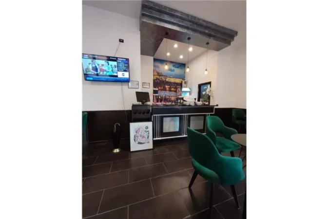 Tirane, jepet me qera lokal Kati 0, 186 m² 1.300 € (QIRA BAR-KAFE SIRI KODRA!)