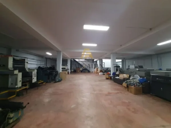 Tirane, shitet garazh Kati -1, 448 m² 240.000 € (Rruga Kastriotet)