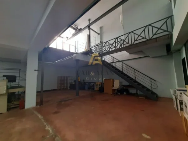 Tirane, shitet garazh Kati -1, 448 m² 240.000 € (Rruga Kastriotet)