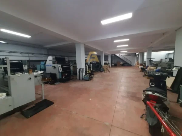 Tirane, shitet garazh Kati -1, 448 m² 240.000 € (Rruga Kastriotet)