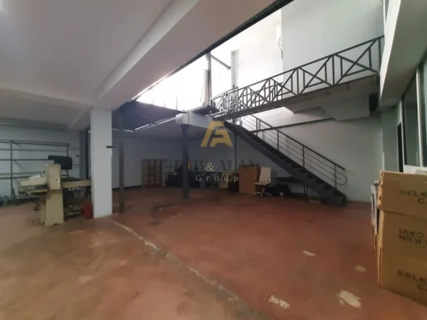 Tirane, shitet garazh Kati -1, 448 m² 240.000 € (Rruga Kastriotet)