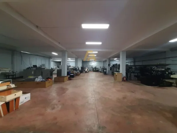 Tirane, shitet garazh Kati -1, 448 m² 240.000 € (Rruga Kastriotet)