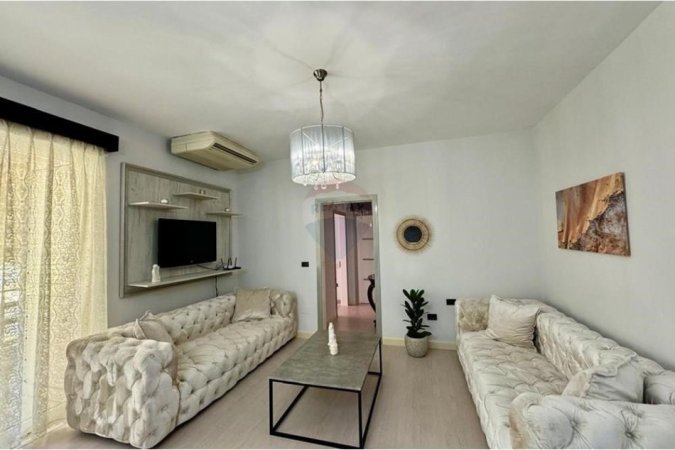 Tirane, jepet me qera apartament 2+1 Kati 2, 95 m² 700 € (Apartament 2+1+ post parkimi tek Liqeni)