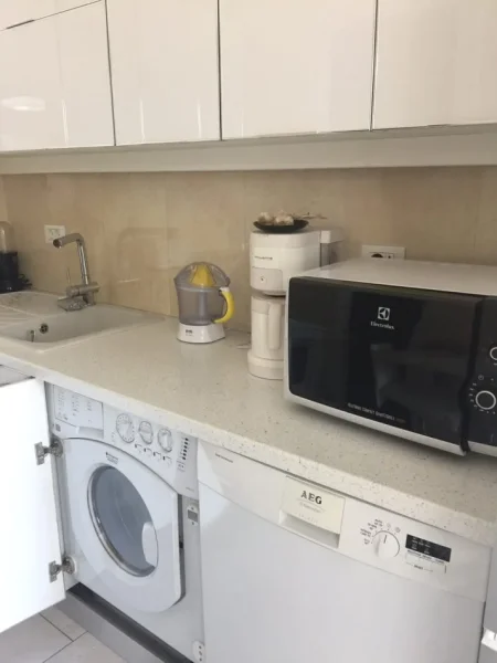 Tirane, Apartament 1+1 me qira Kati 7, 75 m² 700 € (Rruga Bogdaneve)