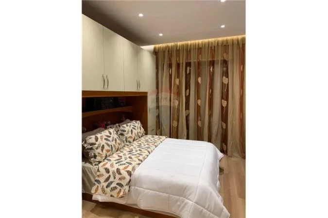 Tirane, jepet me qera apartament 1+1 Kati 0, 76 m² 500 € (Apartament 1+1 me qira te Fusha e Aviacionit!)
