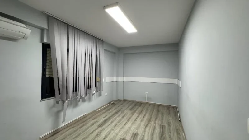 Tirane, jepet me qera zyre Kati 2, 145 m² 1.200 € (Bllok)