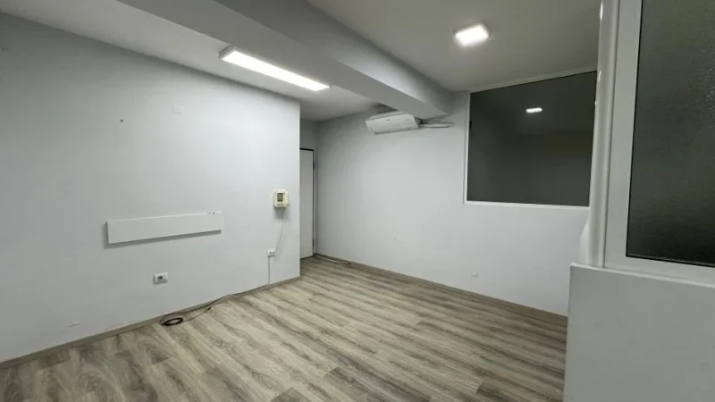 Tirane, jepet me qera zyre Kati 2, 145 m² 1.200 € (Bllok)