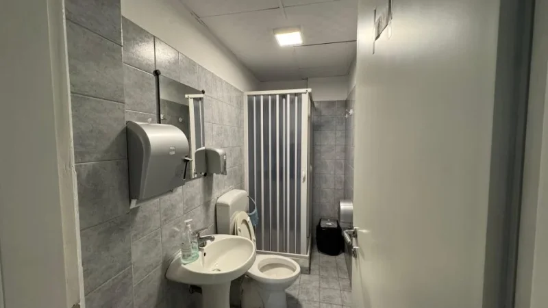 Tirane, jepet me qera zyre Kati 2, 145 m² 1.200 € (Bllok)