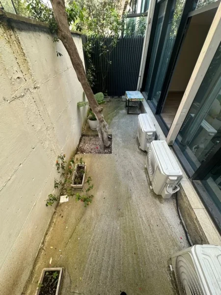 Tirane, jepet me qera ambjent biznesi Kati 0, 215 m² 2.000 € (Komuna e Parisit)