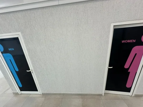 Tirane, jepet me qera ambjent biznesi Kati 0, 215 m² 2.000 € (Komuna e Parisit)