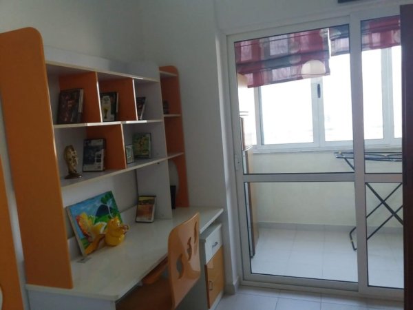 Tirane, jepet me qera apartament 2+1+Ballkon Kati 9, 75 m² 600 € (Rruga Medar Shtylla , Komuna Parisit)
