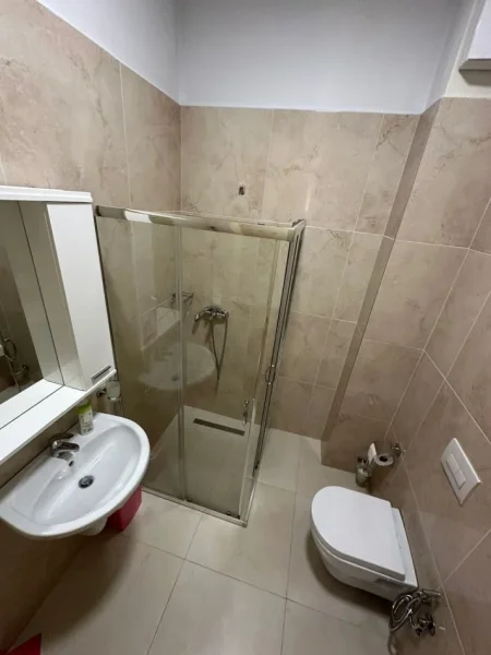 Tirane, jepet me qera apartament 2+1 Kati 2, 80 m² 600 € (Prane Square 21)
