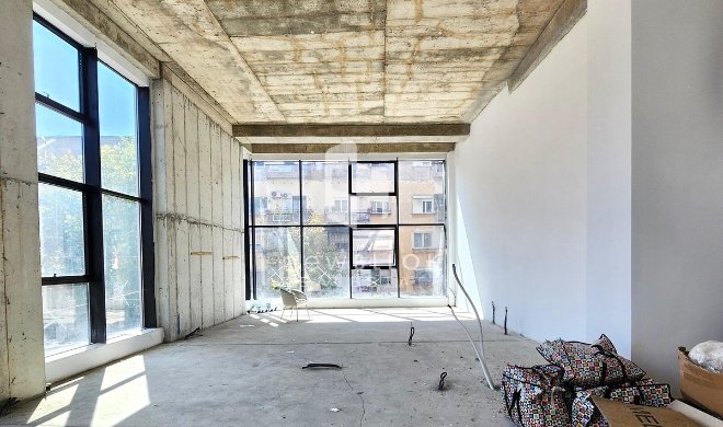 Me Qira: Ambient Biznesi  (151m2)| Buze Rruge - 📍Myslym Shyri , me Fasade Xhami & Pamje nga Rr. Kryesore ( 2000€/muaj Neto ) | K.2  📌 PERSHTATET NE BAZE KLIENTIT**