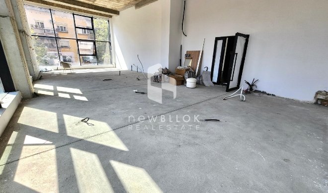 Me Qira: Ambient Biznesi  (151m2)| Buze Rruge - 📍Myslym Shyri , me Fasade Xhami & Pamje nga Rr. Kryesore ( 2000€/muaj Neto ) | K.2  📌 PERSHTATET NE BAZE KLIENTIT**