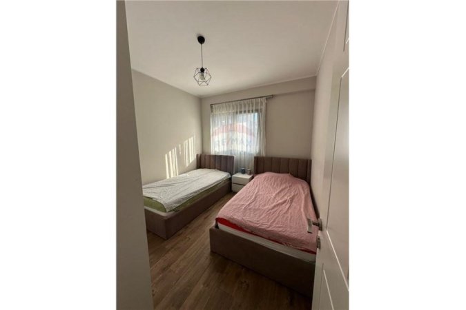 Tirane, jepet me qera apartament 2+1 Kati 1, 117 m² 750 € (App (2+1+2) plus postparkimi me qira, &quot;Oasis&quot;)