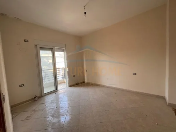 Tirane, shitet apartament 3+1+Ballkon Kati 5, 105 m² 130.000 € (Shkoze)