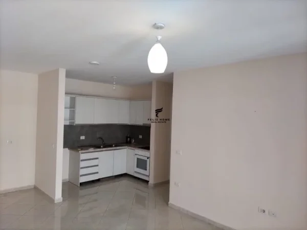 Tirane, jepet me qera apartament 2+1+Ballkon Kati 3, 90 m² 550 € (DON BOSKO)
