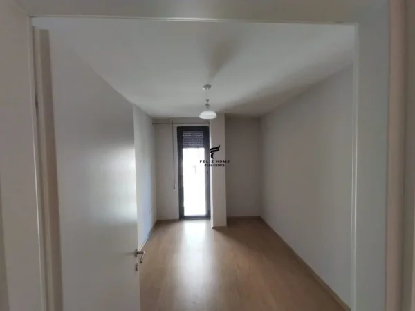 Tirane, jepet me qera apartament 2+1+Ballkon Kati 3, 90 m² 550 € (DON BOSKO)