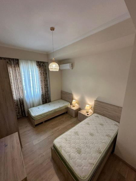 Tirane, jepet me qera apartament 2+1+Ballkon Kati 2, 85 m² 600 € (Rruga e Kavajes)