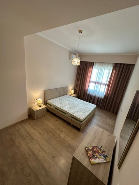 Tirane, jepet me qera apartament 2+1+Ballkon Kati 2, 85 m² 600 € (Rruga e Kavajes)