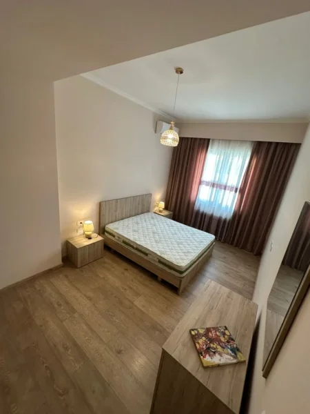Tirane, jepet me qera apartament 2+1+Ballkon Kati 2, 85 m² 600 € (Rruga e Kavajes)