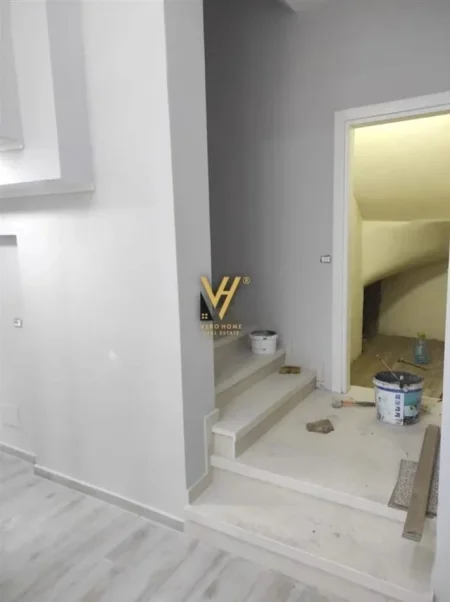 Tirane, jepet me qera zyre Kati 1, 140 m² 1.000 € (RRUGA HOXHA TAHSIM)