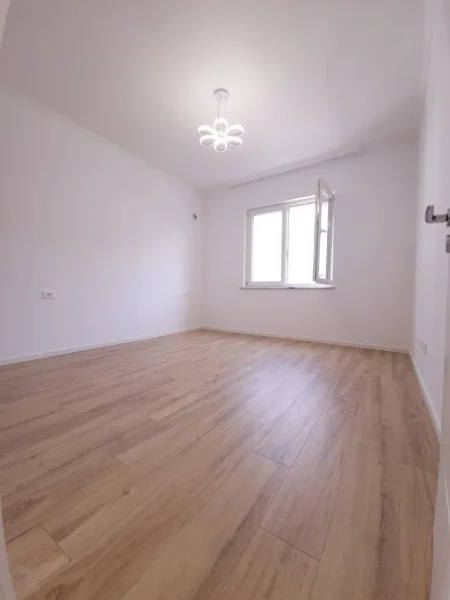 Tirane, shitet apartament 2+1+Ballkon , 95 m² 210.000 € (zogu i zi)