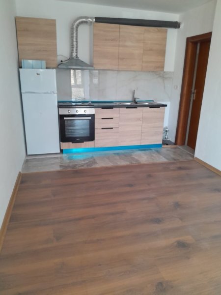 Shqiperi, jepet me qera ambjent biznesi Kati 2, 57 m² 300 € (Jordan misja)