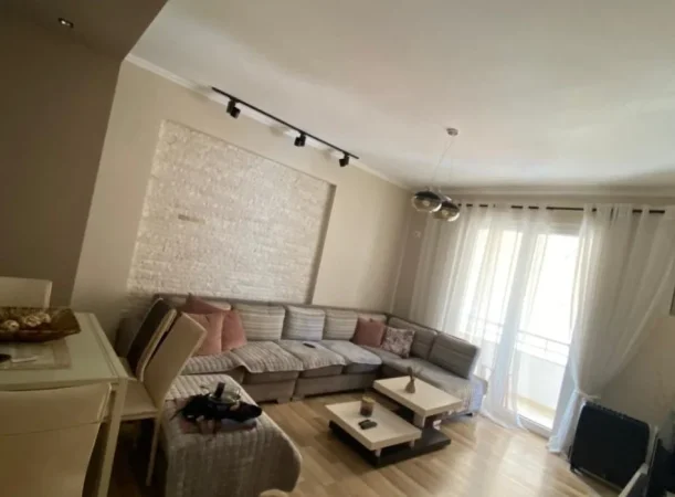 Tirane, jepet me qera apartament 2+1+Ballkon Kati 4, 110 m² 700 € (Astir)
