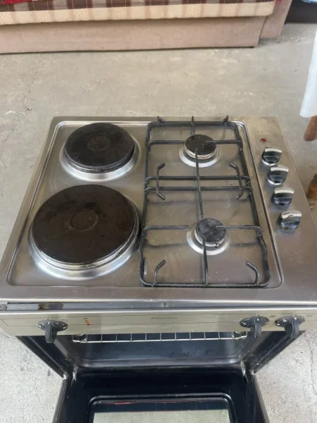 Tirane, shes Sobe | Furre SOBE ME PIANUR 2 VATRA GAZ DHE 2 KORENT