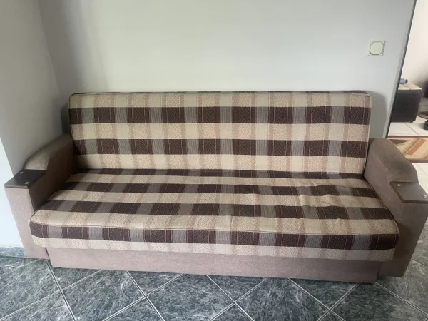 Tirane, shes SHITEN DIVANE ME HAPJE BEHEN DOPJO 50 €