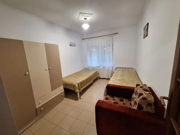 Tirane, jepet me qera apartament 2+1 Kati 2, 74 m² 470 € (rruga Mine Peza)